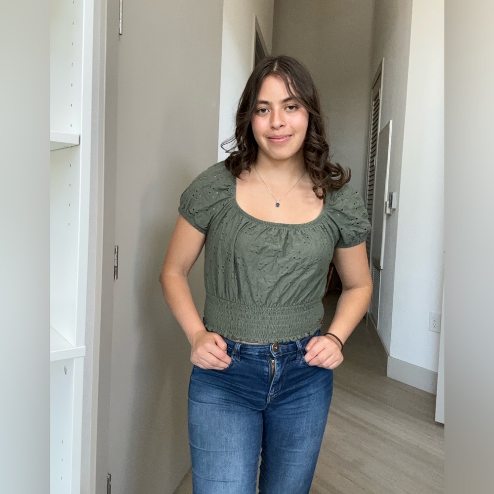 Hollister green crop top - M